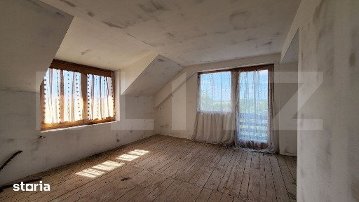 Apartament cu 3 camere, 80 mp, 3.000 mp teren, zona Reghin
