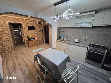 Închiriez apartament 4 camere