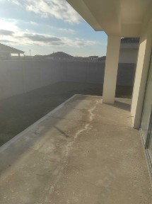 Casa pe parter de vanzare