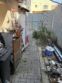 Oportunitate de investitie str Salciilor imobil impartit in 2 apartamente cu curte la pret de garsoniera