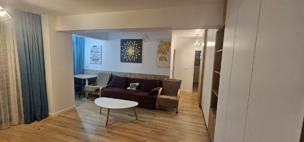 Inchiriez apartament 2 camere - Zona Cartodrom
