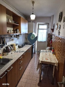 Apartament cu 3 camere in Manastur, etaj intermediar, zona Petrom !