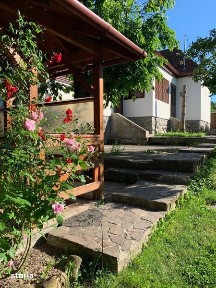Casa - garaj - curte