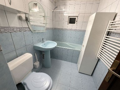 Apartament 2 camere, etaj 1, în Cetate, strada Detunata