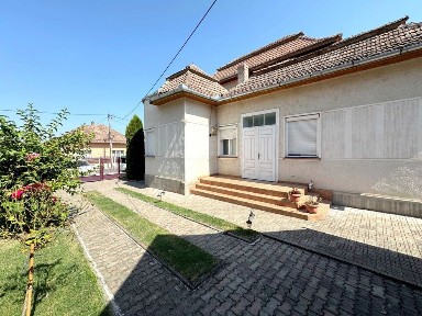 Casa cu 4 camere/teren 396 mp/garaj/Str.Stefan Augustin Ocna Mures, jud Alba