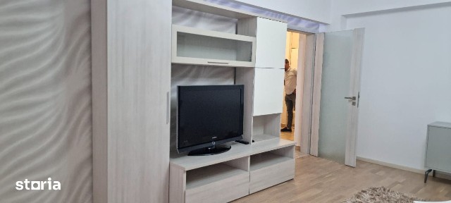 De inchiriat apartament 3 camere, cu 2 garaje,ultracentral, in Pitesti