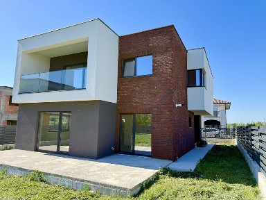 Casa Deosebita cu arhitectura minimalista, TVA inclus