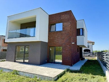 Casa Deosebita cu arhitectura minimalista, TVA inclus