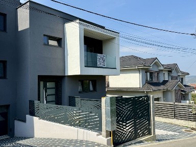Casa noua cu 2 garaje in Dezmir 185mp utili