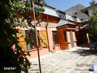 casa cu curte pe bdul Independentei S.total 550mp S.util 330mp