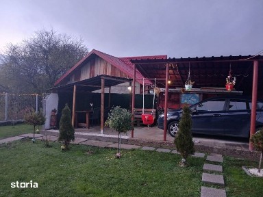 Casa tip duplex, an constr 1995, Bucov