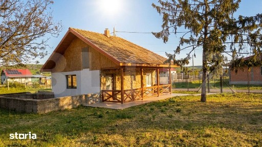 Casa de vanzare, 300 mp, teren 1900 mp intravilan, zona Livada