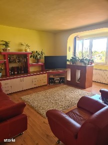 Închiriez apartament cu 3 camere, în zona Cantemir