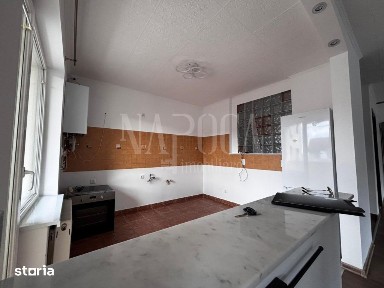 Apartament 4 camere de vanzare in Floresti