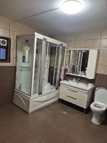 Inchiriez apartament 4 camere persoane asiatice