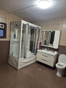 Inchiriez apartament 4 camere persoane asiatice