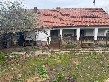 Casa traditionala de vanzare / Crestur - judetul Bihor (10 km de Marghita)