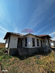 Casă / Vilă cu 4 camere de vânzare