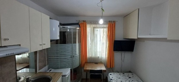 Cameră de inchiriat