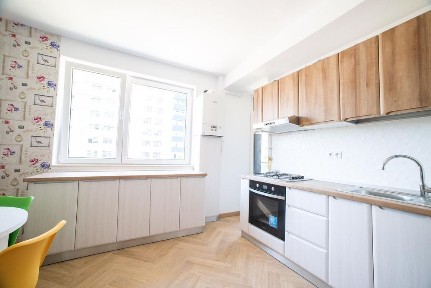 Inchiriez ap. 2 camere, 45 mp, garaj subteran str. Soporului