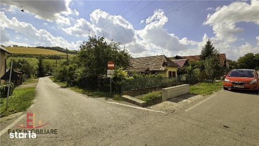 Casa la tara 800 mp teren, gaz, curent, 50 mp casa Pasareni - Acatari
