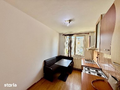 Apartament cu 3 camere -etaj 2-mobilat și utilat