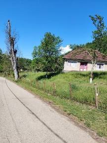 Vând casă cu teren în sat Ormindea comuna Băița