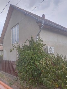 Casă cu mansardă de vânzare în Husasău de Criș, la 13 km de Oradea și la 3 km de Podgoria