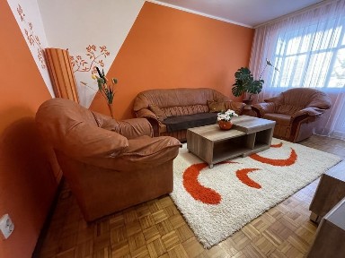 Se inchiriaza apartament cu 3 camere