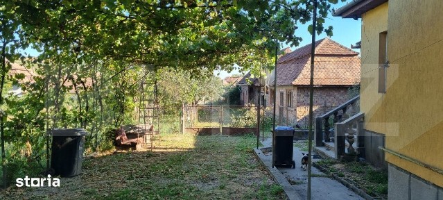 Casa cu doua corpuri, 217.30 mp, curte si gradina, zona Viisoara
