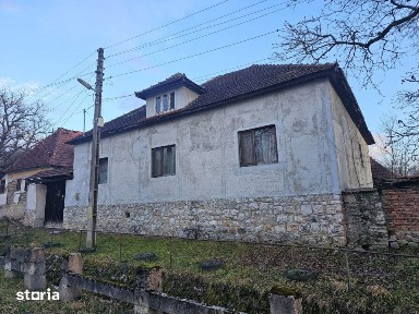 Casa cu 4 camere, suprafata 110 mp + teren 2.200 mp, Varzarii de Jos