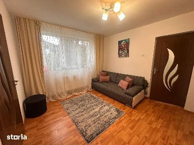 Apartament de închiriat pret 1000lei