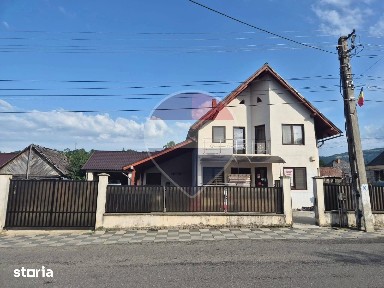 Casă / Vilă cu 4 camere de vânzare