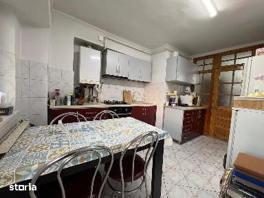 Apartament cu 3 camere și 2 balcoane în Beclean (negociabil)