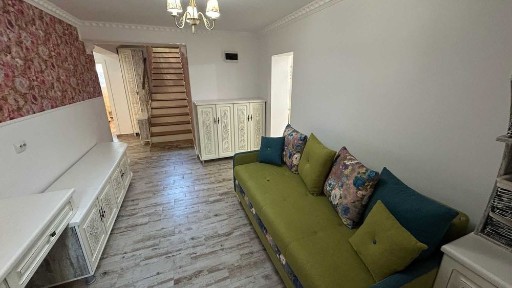 Inchiriez apartament duplex cu 4 dormitoare, 2 bai, cu grădină, locuri parcare- 700E/luna