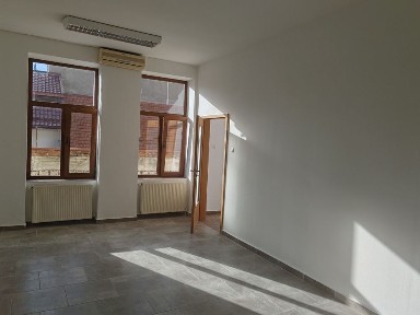 Vând ap. / 3 spații servicii renovate ultracentral 21 Decembrie nr. 50