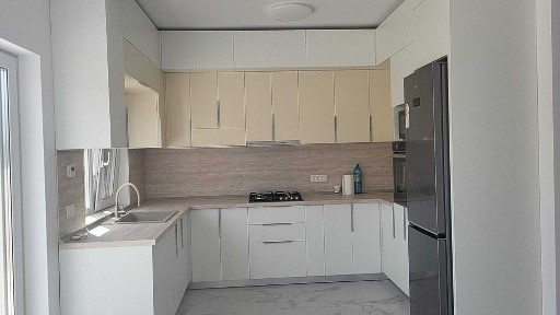 Inchiriez apartament intr-un Duplex, suprafata de 125 mp, 3 dormitoare, 2 bai, living, bucatarie, dressing, camera tehnica, zona Mosnita Veche