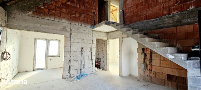 COMUNA BERCENI - CASĂ 5 CAMERE, 300 MP TEREN, SEMIFINISATĂ!