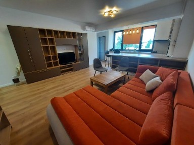 Apartament modern cu 3 camere, utilat si mobilat complet cu loc de parcare in curtea interioara, ideal pentru familia ta.