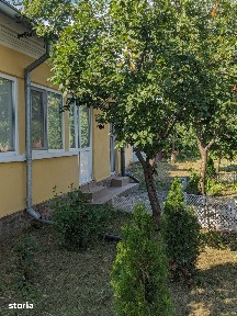 Vand casa renovata,teren 2000 mp,deschidere 113 m, Farcasele,Olt