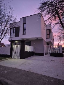 Casă nouă de vânzare - poziție pe colț, curte pe 3 laturi, zona Elvila