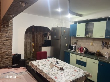 Vând apartament 3camere, decomandat !