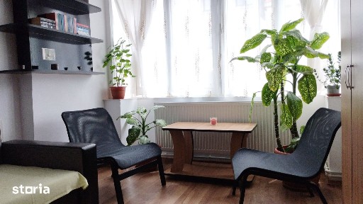 Inchiriez Apartament cu Doua Camere pe Termen Lung in Zona Centrala