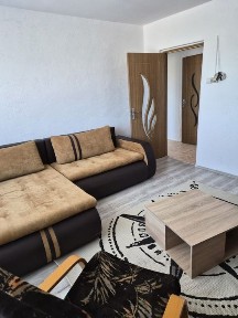 Vind Apartament doua camere mobilat
