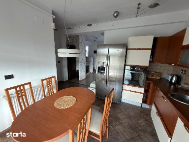 Apartament pe 2 nivele, zona străzii Câmpului. Parcare privată.