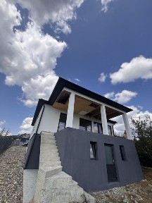 Casa individuală nouă modernă parter /228 mp construiți / 186 mp utili/ Teren 700 mp/ View panoramic asupra orașului Bistrița / Aleea Răsăritului.