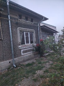 Casă de vânzare 84 mp utili, teren 875 mp, zonă Tribunalul Dâmbovița.