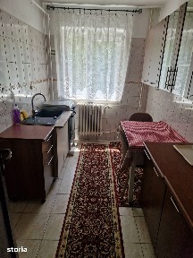 Apartament 2 camere, et. 2/4, decomandat, renovat, nord, Pitesti.