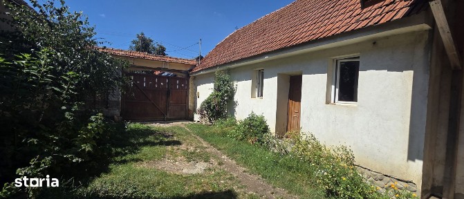 Casa în Zarnesti zona centrală, 2 camere, pivnita, anexe, teren 569 mp