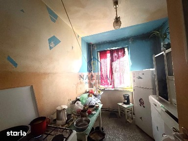 De vanzare - apartament 2 camere - Carter Sasar - etaj intermediar